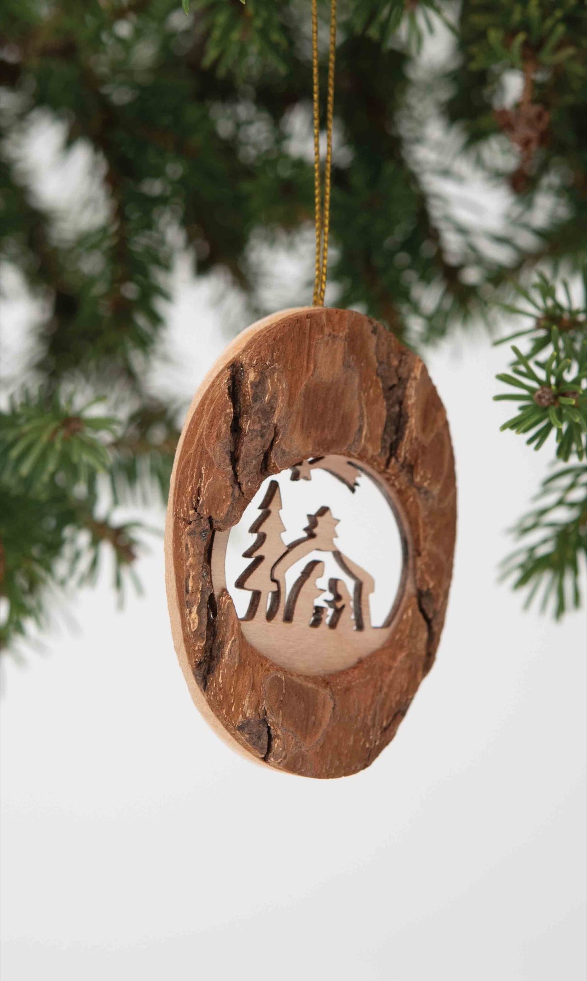 Bark oval ornament nativity