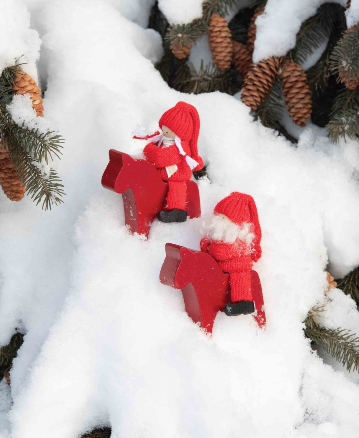 tomte girl on dala horse